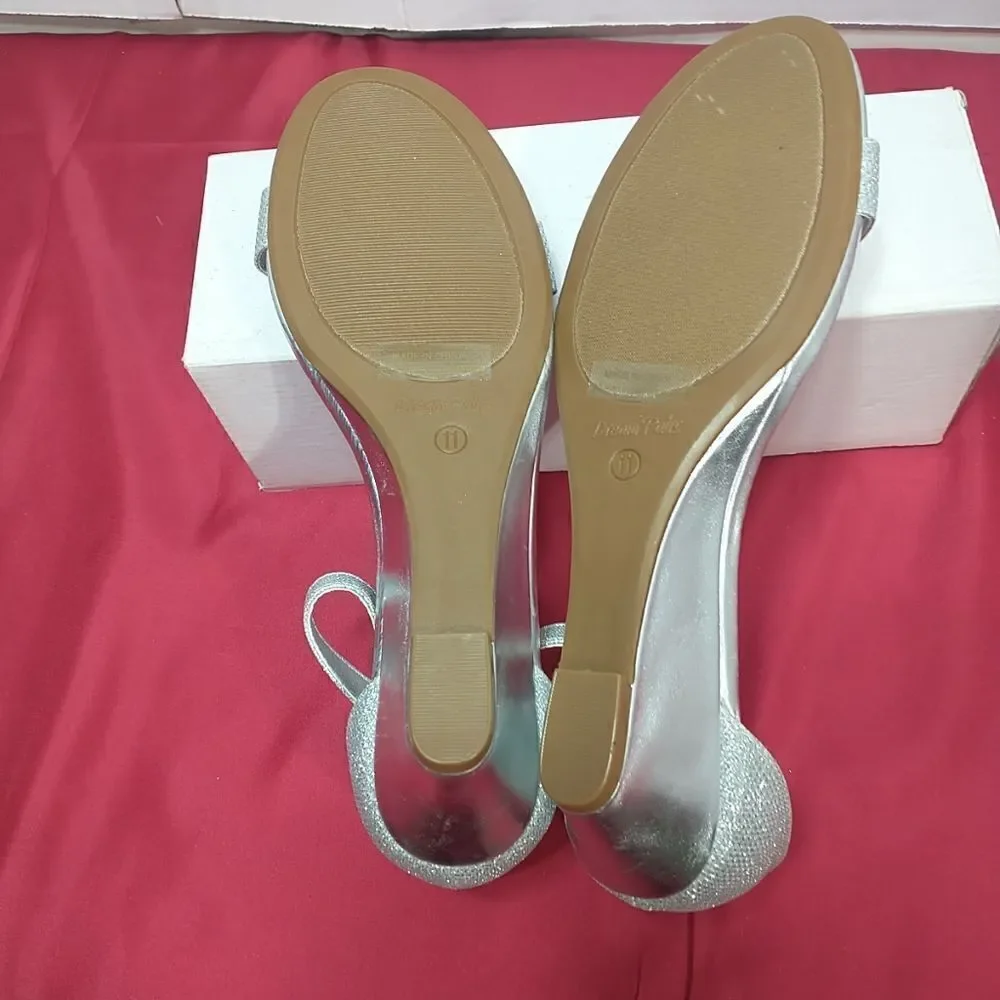 Dream Pairs Womens SZ 11 Ingrid Ankle Strap Low Wedge Silver Sandal